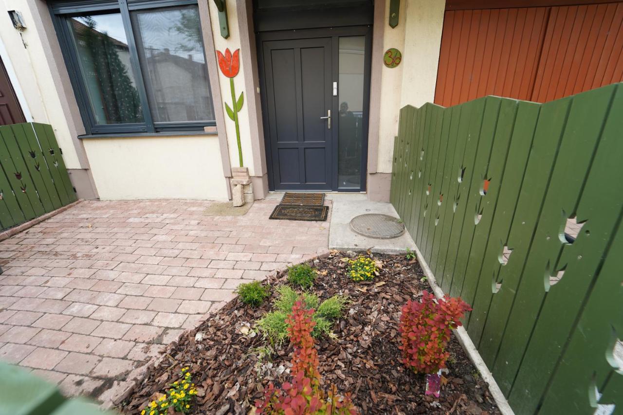 Tulip Home Guest House Vác Eksteriør billede
